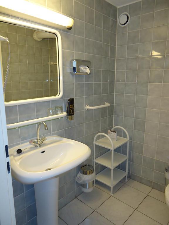 Hotel Kubrat Am Checkpoint Charlie Berlin Room photo